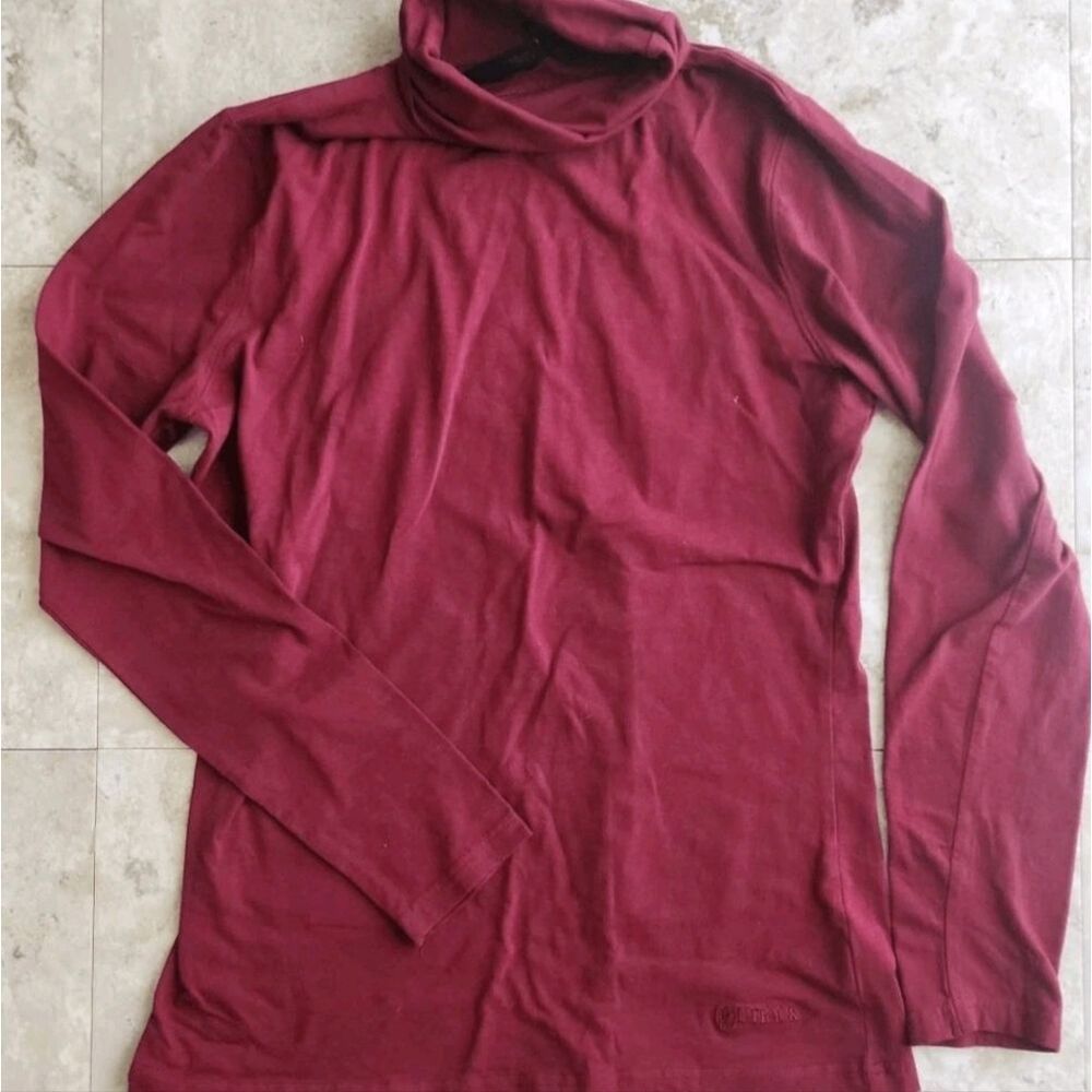 Outback Trading Co Outfitters magenta red long sleeve Moc turtleneck